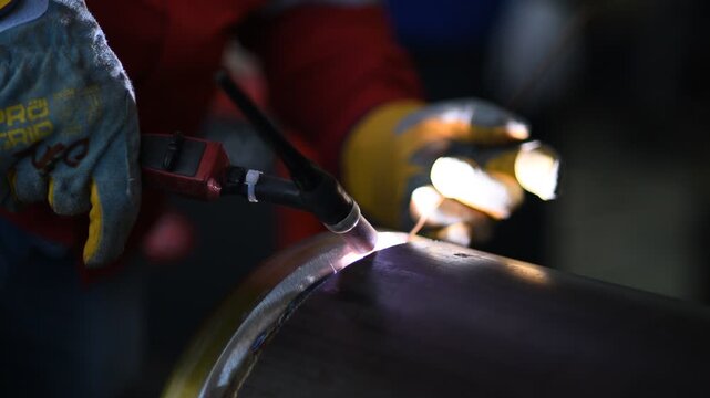 Gas metal arc welding (GMAW, MAG, MIG). MIG welding is a metal shielding gas welding process (GMAW) with inert gas, in which the light arc burns between a continuously fed melting wire electrode.