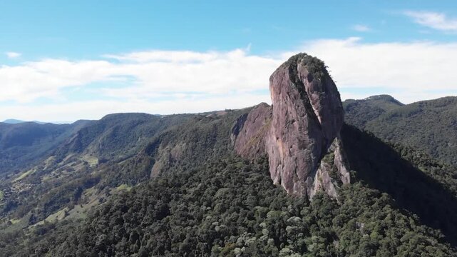 Pedra do Ba&uacute; in S&atilde;o Bento do Sapuca&iacute; in vertical video. Rock climbing site. Atlantic Forrest.