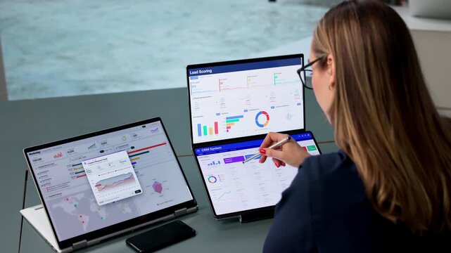 Marketing Manager Analyzes Campaign Performance Using Real-time Dashboard