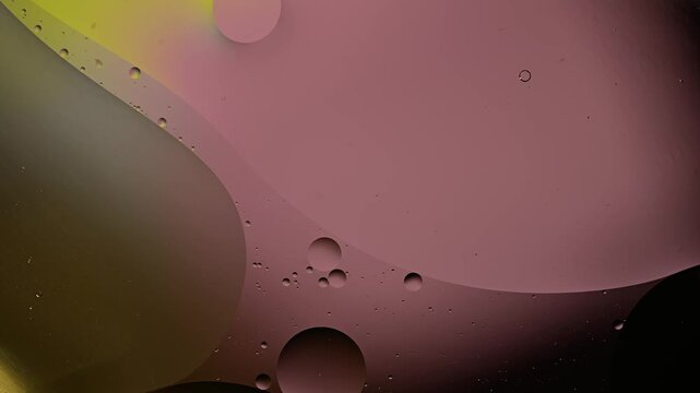Macro oil and water separation with slow coalescence