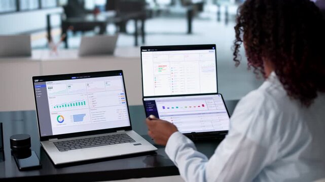 SaaS Manager Analyzes Billing Dashboard