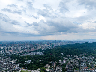 Obraz premium Aerial Photography of Hangzhou's West Lake Before a Heavy Rainstorm 