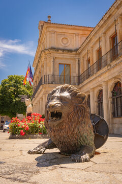 statue of a lion, leon, spain