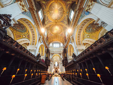 choir with votive candles and mosaics on the ceiling, Saint Paul's Cathedral, London, England, Great Britain, Europe