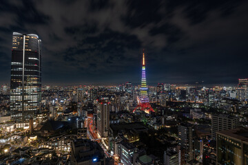 Obraz premium Aerial night view of Tokyo Cityscape and Tokyo sky tree from Tokyo Tower Special observation room
