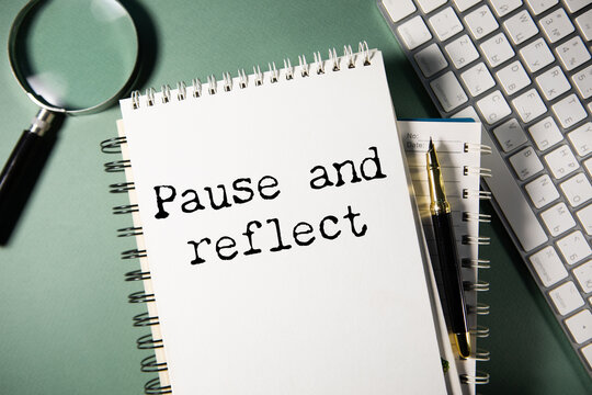 Concept words Pause and Reflect