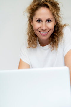 Portrait of smiling woman with laptop