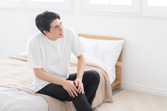 膝が痛い男性