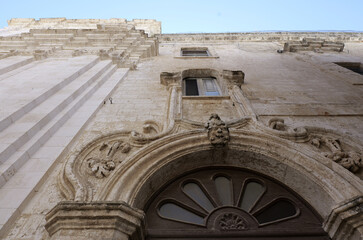 Obraz premium Baroque church facade from a low angle in ostuni