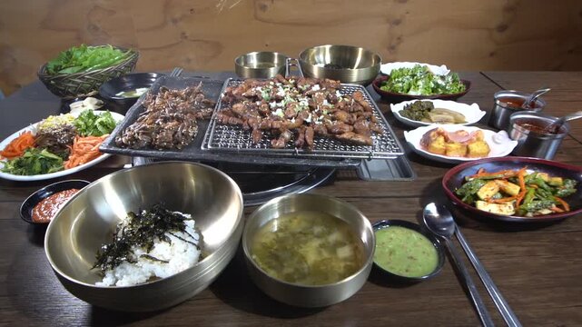 Korean pork ribs charcoal BBQ grilled meat traditional table set side dish rice soup restaurant k food 돼지갈비 숯불갈비 숯불구이 석쇠 구이 고기 불고기 삼겹살 양념돼지고기 정식 한식 백반 반찬 밥 국 한국식 상차림 식당 음식 요리 케이푸드
