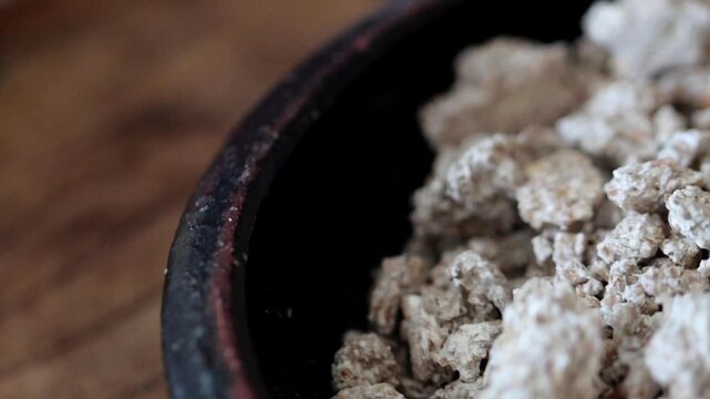 Korea rice wine makgeolli brewing process nuruk taro ingredient brewery alcohol liquor 한국 막걸리 제조과정 막걸리재료 누룩 쌀 토란 주조 양조 술 쌀막걸리 발효 가공 생산 식품 원료 곡물