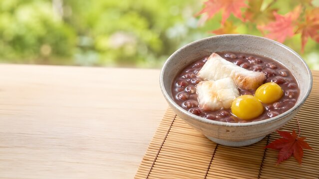 栗ぜんざい 白玉のような焼き餅と栗の甘味 秋の和の食卓