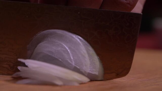 Onion cutting knife chopping board kitchen cooking food ingredient k food onion slicing 양파 칼 칼질 도마 주방 요리 식재료 음식 한식 썰기 야채 채소 손질 정형