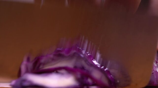 Red cabbage cabbage slicing knife hand wooden chopping board kitchen cooking vegetable food ingredient 적양배추 양배추 적채 칼 칼질 손 도마 주방 요리 채소 야채 식재료 음식 한식 썰기 다지기