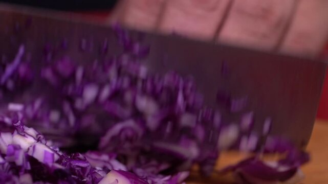 Red cabbage cabbage slicing knife hand wooden chopping board kitchen cooking vegetable food ingredient 적양배추 양배추 적채 칼 칼질 손 도마 주방 요리 채소 야채 식재료 음식 한식 썰기 다지기
