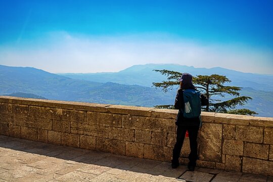 san marino - aussichtsterrasse an der piazza della liberta