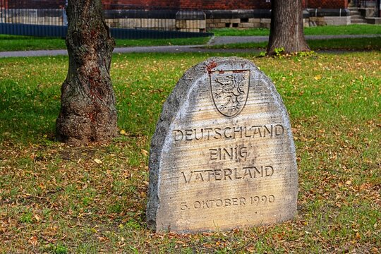 gera, deutschland - gedenkstein deutschland einig vaterland