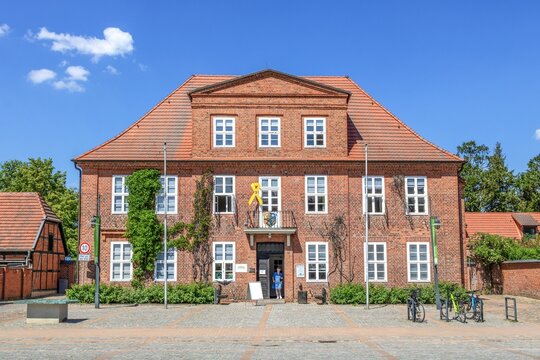 ludwigslust, deutschland - rathaus 