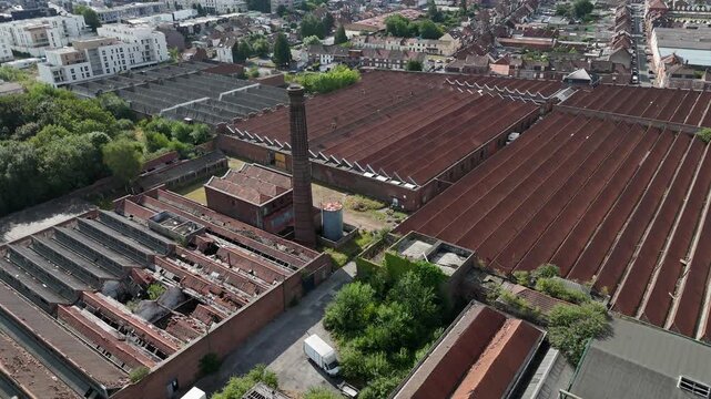 Une friche industrielle d'une ancienne usine de textile dans le nord de la France