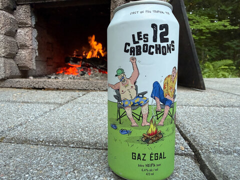 Une IPA de la microbrasserie qu&eacute;b&eacute;coise Les 12 Cabochons. Illustration humoristique d'une canette de bi&egrave;re.