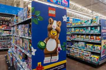 Fototapeta premium Lego advertisement featuring a character, by The Lego Group, on toy aisle racks at a supermarket. Jalisco, Mexico, July 20, 2026.