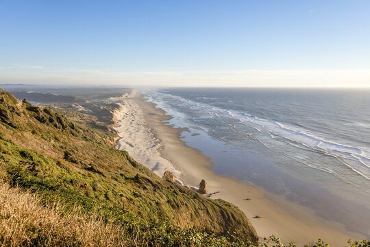View over Baker Beach, coastal landscape with long sandy beach and dunes, Oregon Coast Highway, Oregon, USA