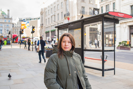 Woman exploring london as a solo traveler