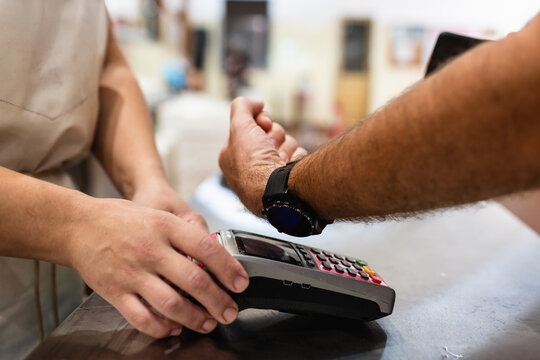 Paying with smartwatch at Lisbon fish market