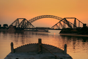 Naklejka premium The Lansdowne Bridge, also known as Lens Down Bridge, is a historic cantilever bridge over the Indus River in Sukkur, Pakistan, inaugurated in 1889 and currently undergoing restoration.