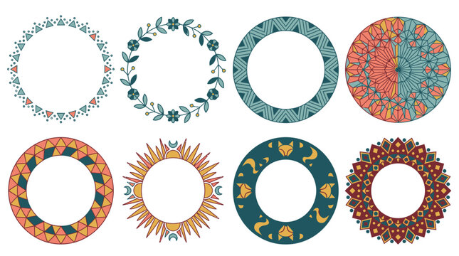 Eine Sammlung von acht dekorativen, runden Rahmen und floralen Kr&auml;nzen mit verschiedenen ethnischen, geometrischen und mystischen Mustern auf wei&szlig;em Hintergrund f&uuml;r kreative Designs.