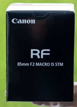 Canon rf 85mm f2 macro is stm lens box
