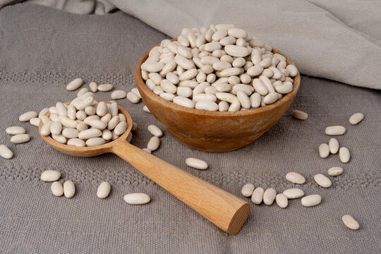 White kidney bean, dry cannellini beans pile