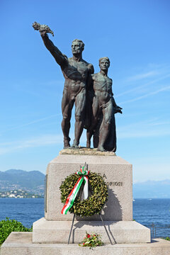 STRESA, ITALY &ndash; MAY 2, 2026: War memorial (Monumento ai Caduti) for the victims of the Worldwars I and II, with wreath and Italian colours. Boromean islands and mountains in the back