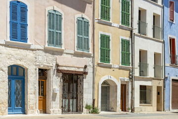 Fototapeta premium Maisons colorées dans le centre ville de Martigues