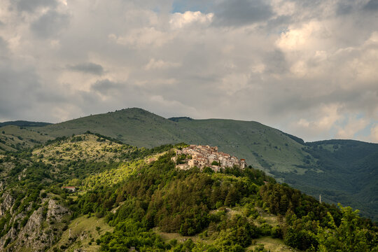 Scontrone, Abruzzo. View from the village of Alfedena.