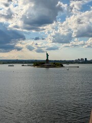 Fototapeta premium The Statue of Liberty and the New York City Skyline