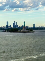 Fototapeta premium The Statue of Liberty and the New York City Skyline