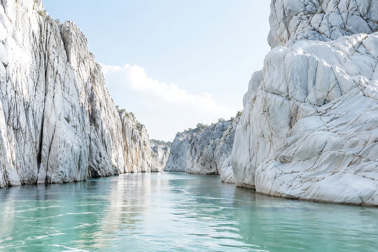 marble rocks at Bhedaghat, India, bright river flowing between tall white cliffs