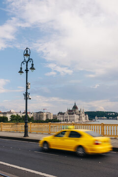 Yellow Taxi by the Danube