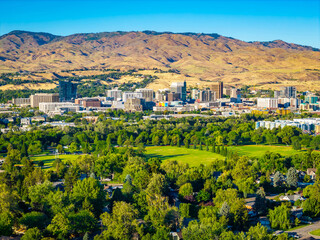 Obraz premium Boise downtown skyscrapers glow under panoramic sunset