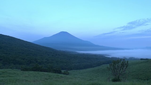Mount Fuji and a beautiful sea of clouds at dawn from Myojinyama Panoramadai in Yamanakako Vil. (Horizontal | Time Lapse | Zoom In)