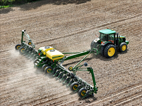 Roscoe, Illinois May 6, 2026 John Deere 7270R tractor pulling a John Deere 1770NT 24 row Central Fill Seed Delivery System planter