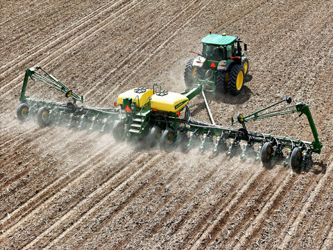 Roscoe, Illinois May 6, 2026 John Deere 7270R tractor pulling a John Deere 1770NT 24 row Central Fill Seed Delivery System planter
