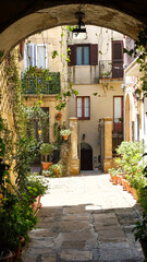 Obraz premium narrow street in the old town. The old Italian court. Old Sicilian Street. The old courtyard of the city of Enna.