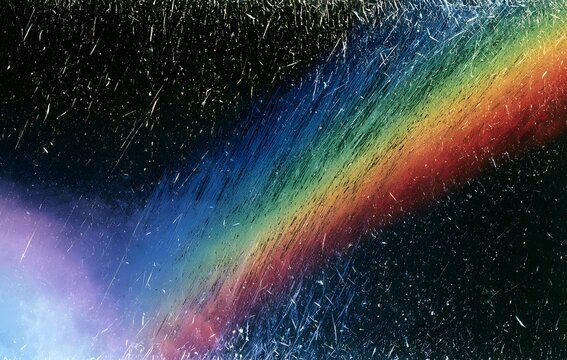 Texture Abstraite Sombre avec &Eacute;clats de Lumi&egrave;re Color&eacute;s et Rayures Effet Film Argentique Ray&eacute;