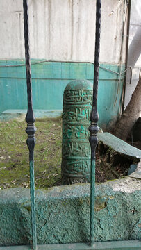 Ottoman Tombstone Traditionally Linked to Pargali Ibrahim Pasha in Istanbul