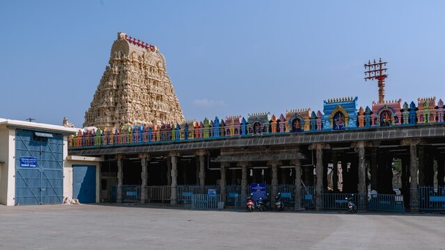 The Ekambareshwaran Temple is the largest and one of the most significant Shaivite temples in the holy city of Kanchipuram, Tamil Nadu, India.
