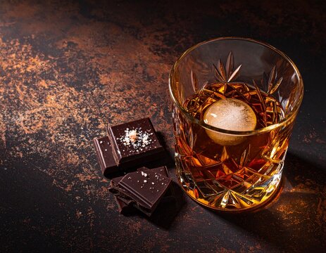 ウイスキーとチョコレート ビターな大人のリラックスタイム 琥珀色のアルコール