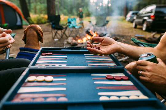 couple playing backgammon