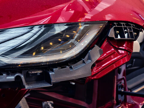Detailed overview of automobile components accompanied by descriptive explanations of each part